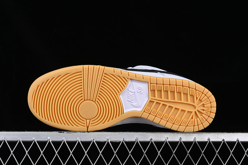 NikeSB Dunk Low Pro - White Gum