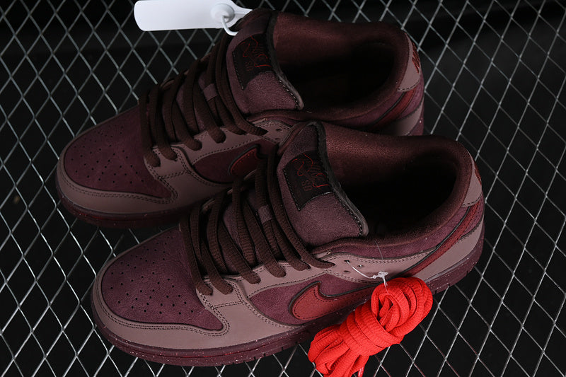 NikeSB Dunk Low - Burgundy Crush