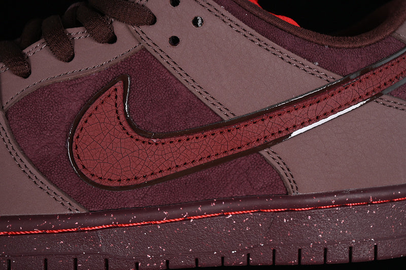 NikeSB Dunk Low - Burgundy Crush