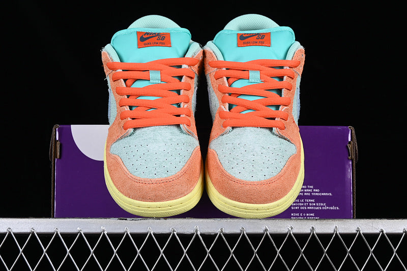 NikeMens SBDunk Low Orange - Emerald Rise