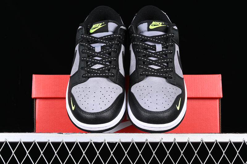 NikeMens Dunk low strike - Grey/Green