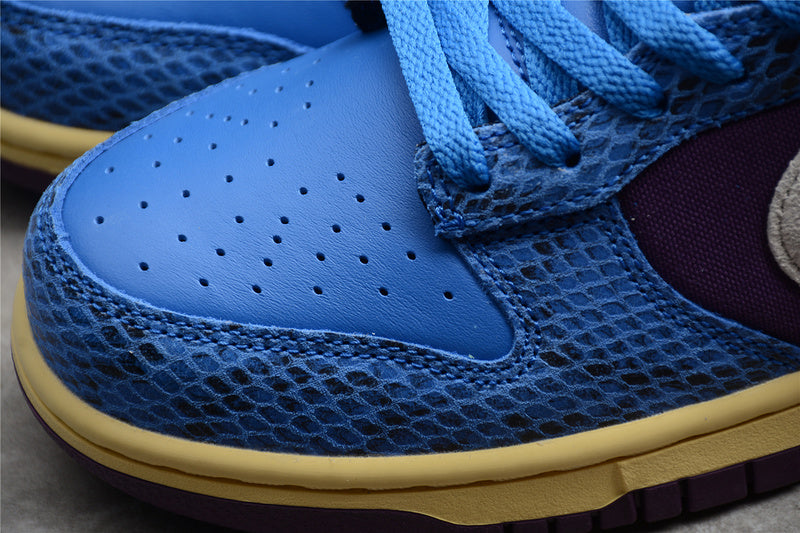 Undefeated x NikeMens Dunk Low SP - 5 On It