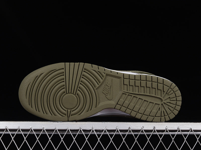 NikeUnisex Dunk Low - Medium Olive