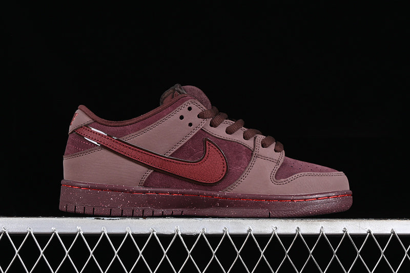 NikeSB Dunk Low - Burgundy Crush