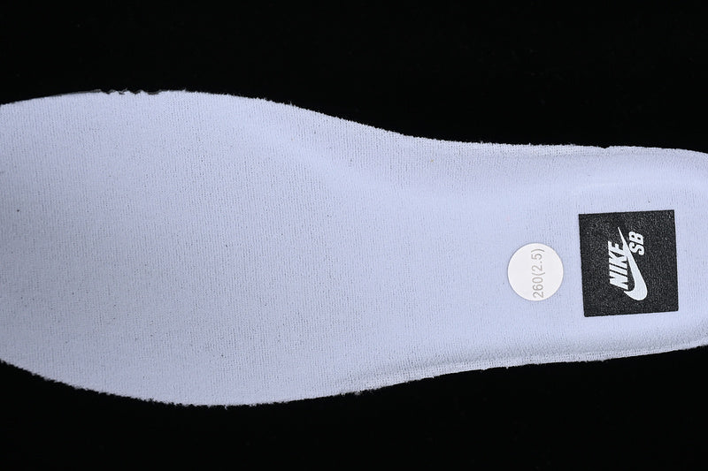 NikeSB Dunk Low Pro - White Gum