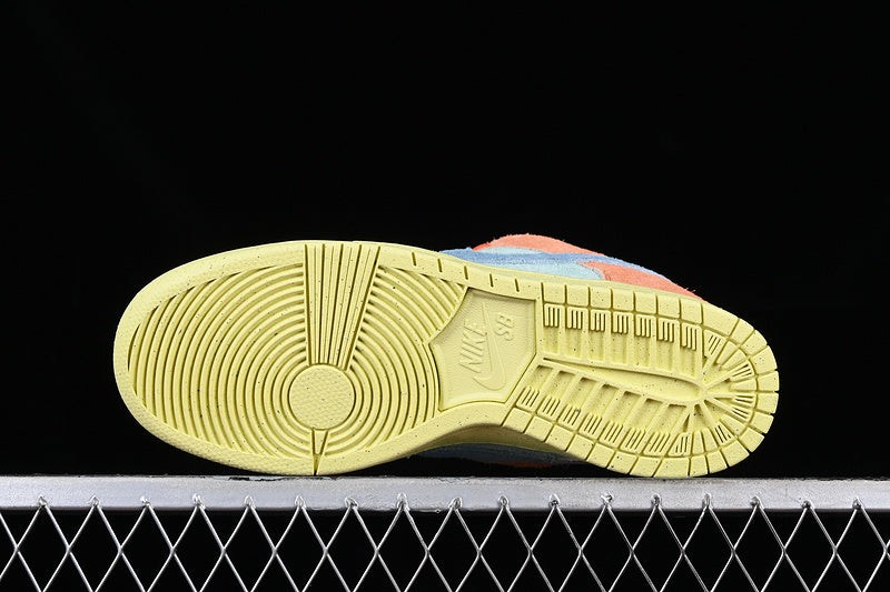 NikeMens SBDunk Low Orange - Emerald Rise