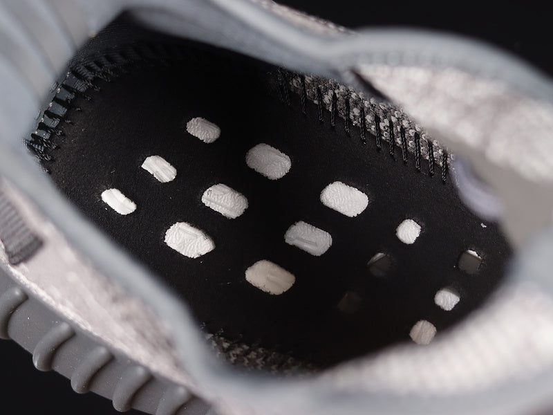 adidasUnisex Yeezy Boost 350 - Dark Salt