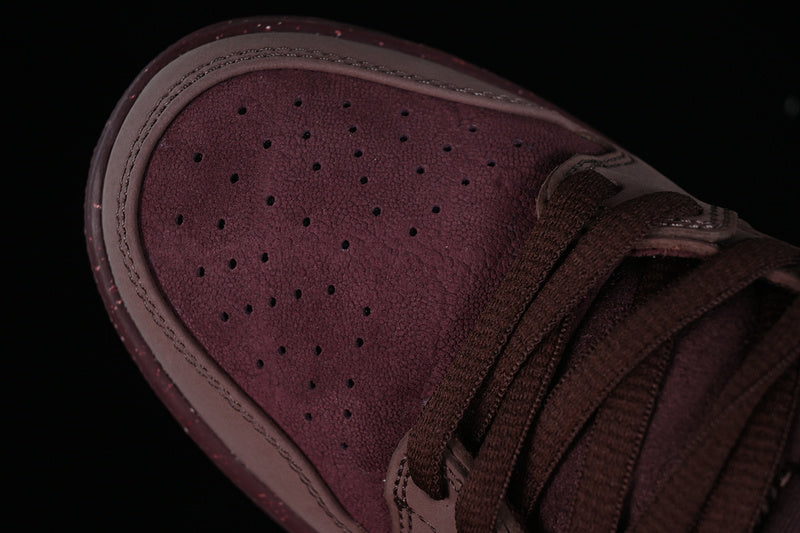 NikeSB Dunk Low - Burgundy Crush