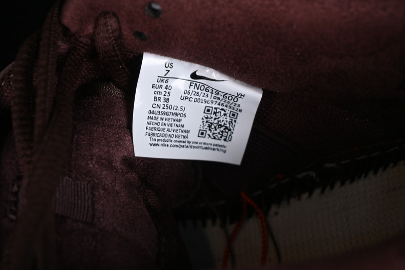 NikeSB Dunk Low - Burgundy Crush