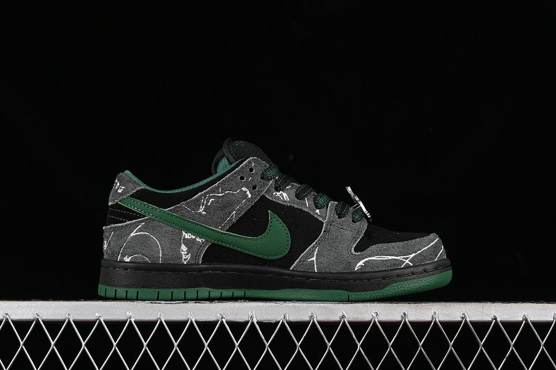 NikeUnisex SB Dunk Low x There SkateBoards - Gorge Green