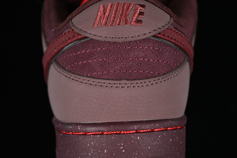 NikeSB Dunk Low - Burgundy Crush
