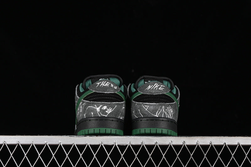 NikeUnisex SB Dunk Low x There SkateBoards - Gorge Green