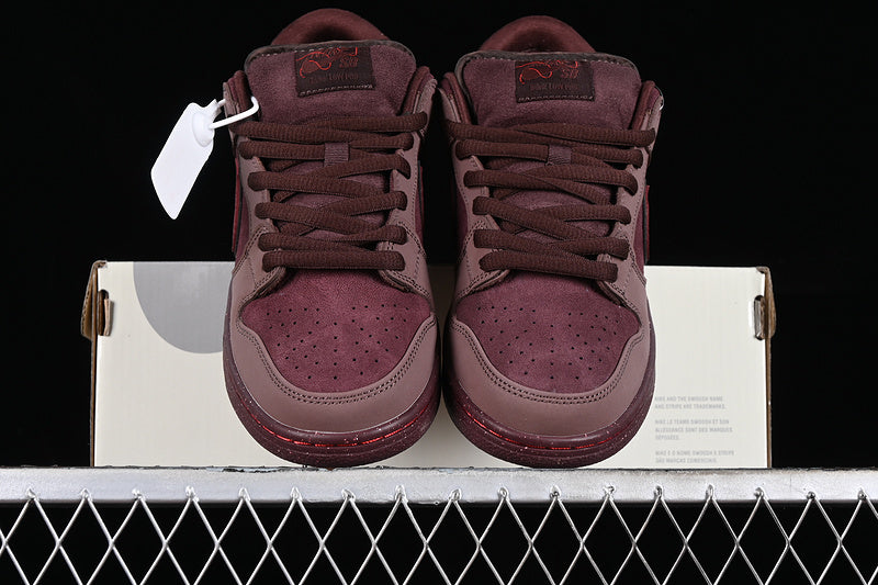 NikeSB Dunk Low - Burgundy Crush