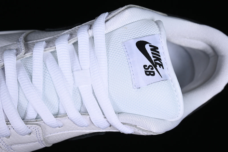 NikeSB Dunk Low Pro - White Gum