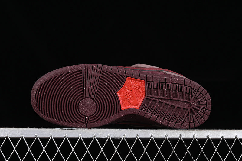 NikeSB Dunk Low - Burgundy Crush