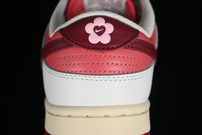 NikeUnisex Dunk Low - Valentine s Day