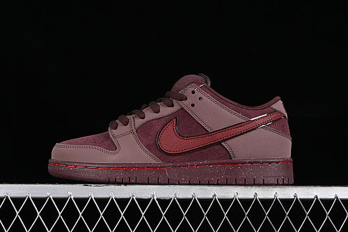 NikeSB Dunk Low - Burgundy Crush