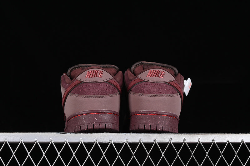 NikeSB Dunk Low - Burgundy Crush