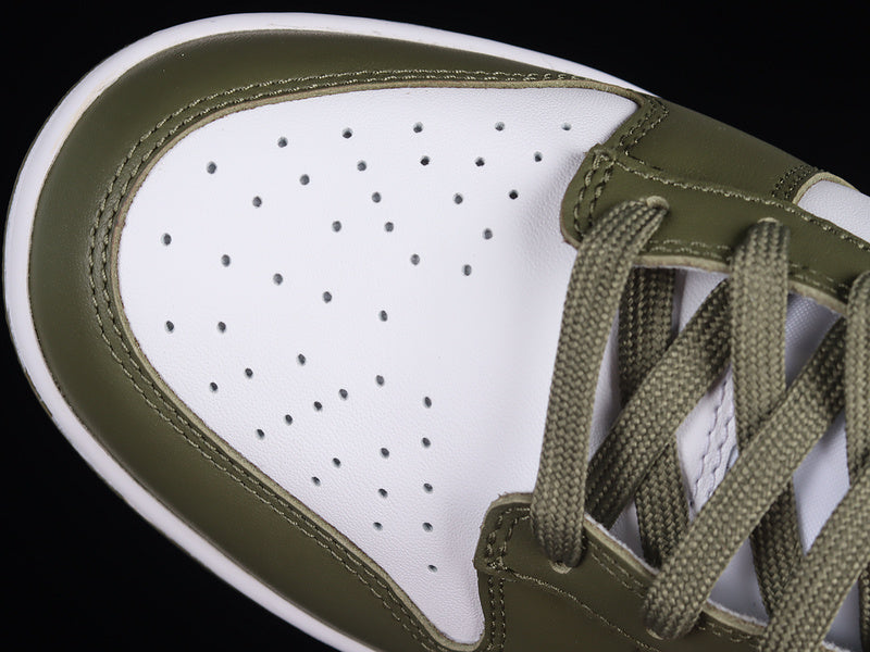 NikeUnisex Dunk Low - Medium Olive