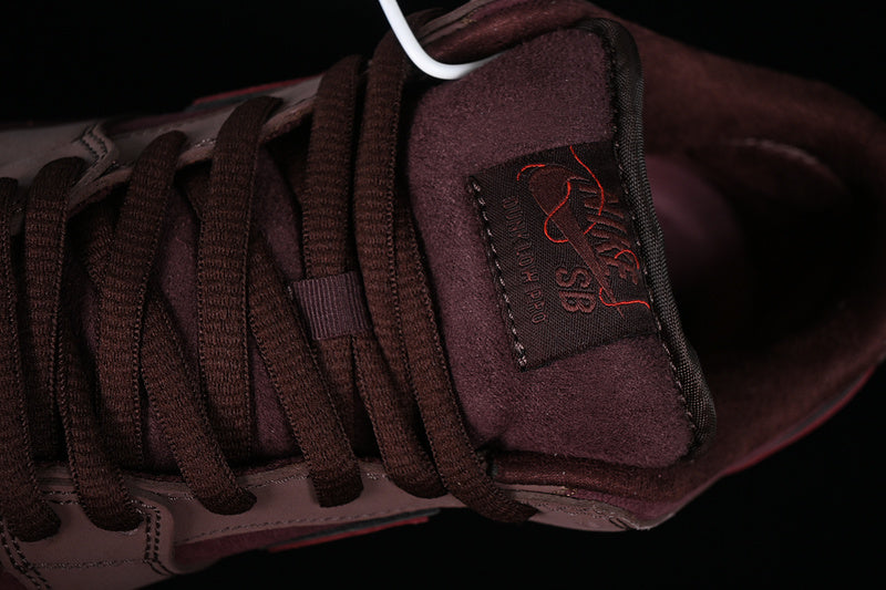 NikeSB Dunk Low - Burgundy Crush