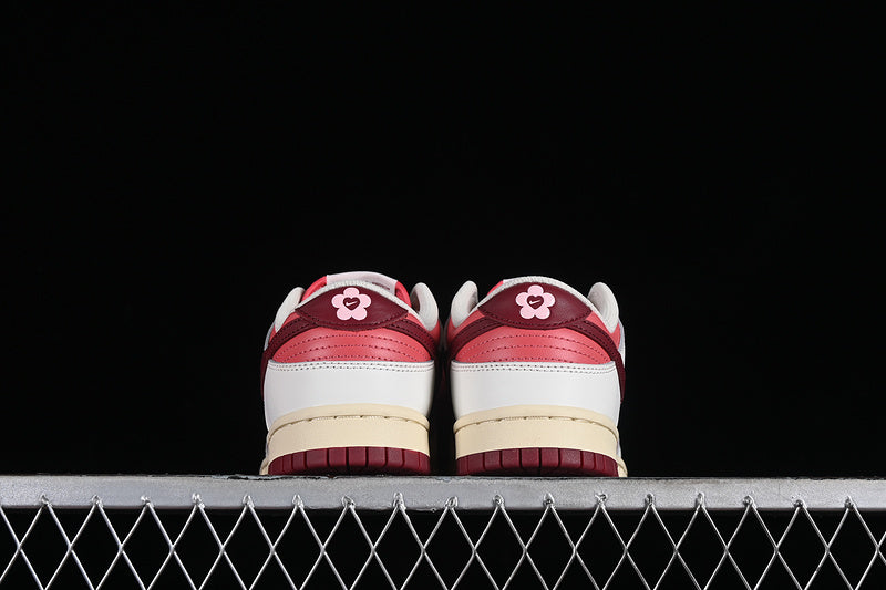 NikeUnisex Dunk Low - Valentine s Day