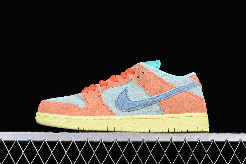 NikeMens SBDunk Low Orange - Emerald Rise