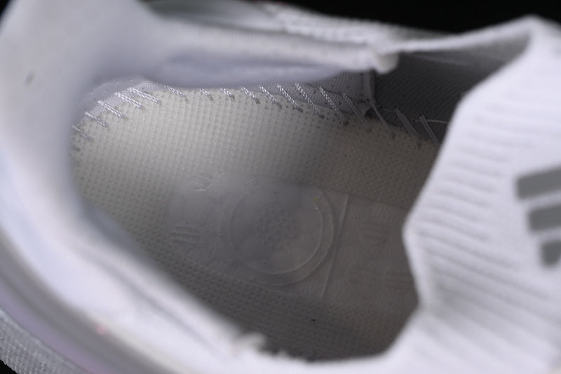 adidasUnisex UltraBoost 5 - White/Lucid Pink