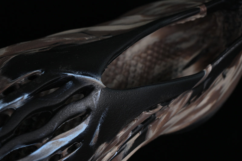 adidasUnisex Yeezy Foam Runner - Cinder