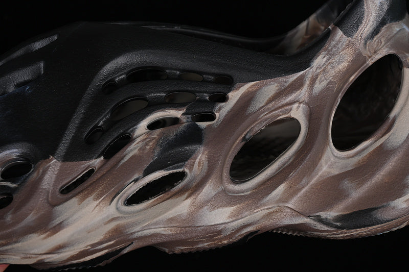 adidasUnisex Yeezy Foam Runner - Cinder