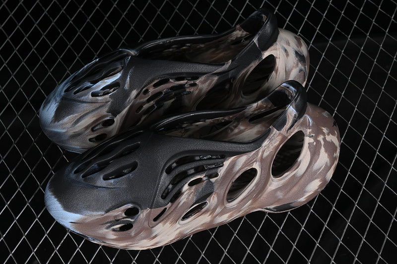 adidasUnisex Yeezy Foam Runner - Cinder