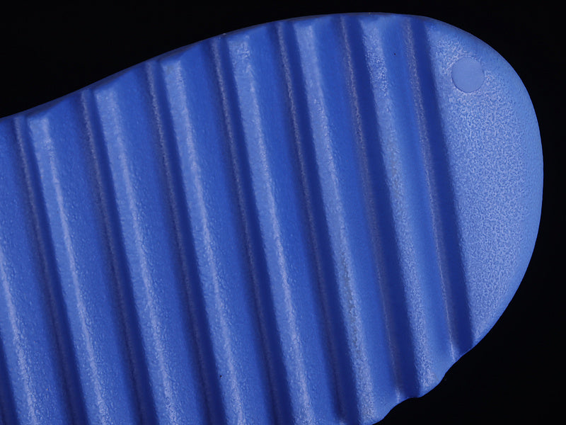 adidasUnisex Yeezy slide - azure