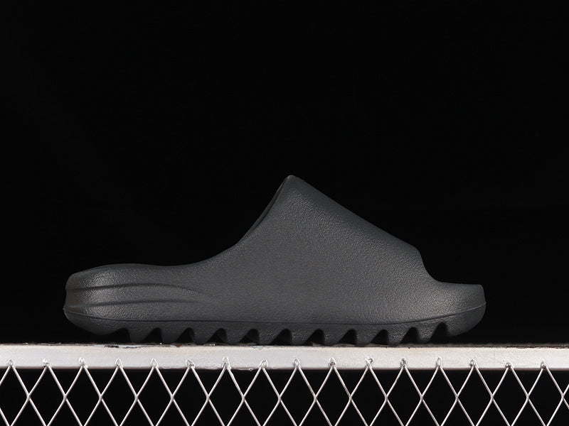adidasUnisex Yeezy Slide - Granite