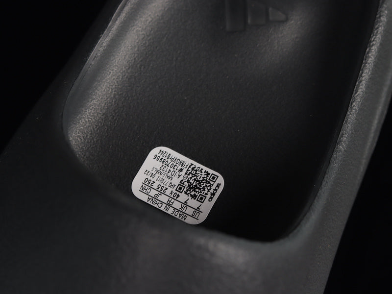 adidasUnisex Yeezy Slide - Granite