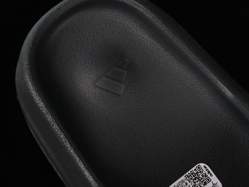 adidasUnisex Yeezy Slide - Granite