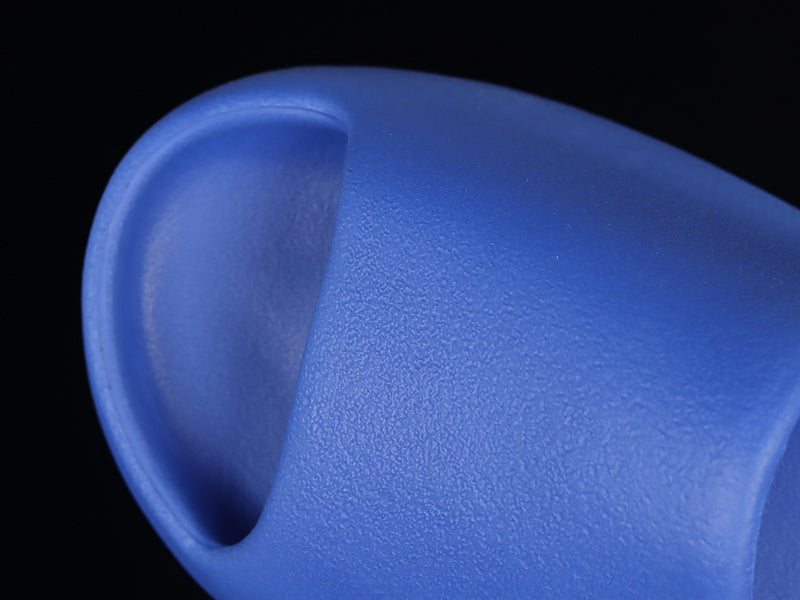 adidasUnisex Yeezy slide - azure