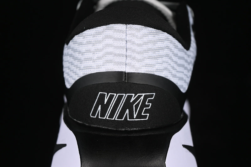 NikeUnisex Zoom Motiva - White