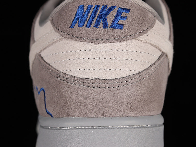 NikeMens SB Dunk Low - London