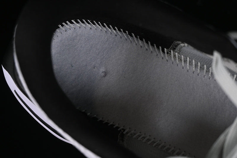 NikeUnisex Zoom Motiva - White