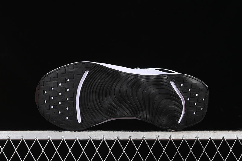 NikeUnisex Zoom Motiva - White