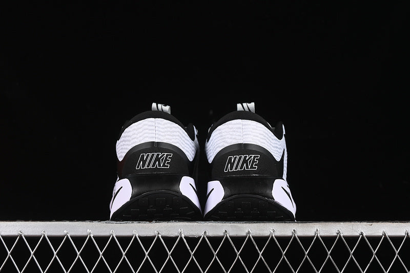 NikeUnisex Zoom Motiva - White