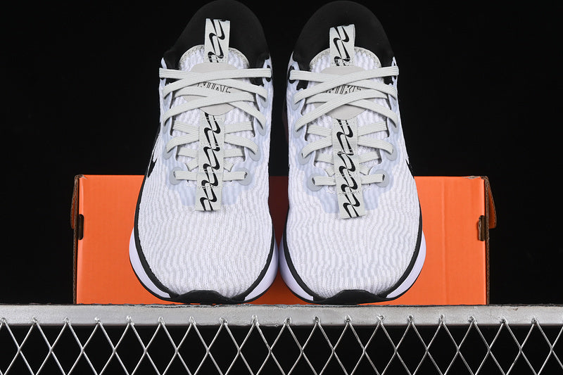 NikeUnisex Zoom Motiva - White