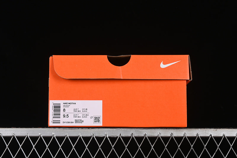 NikeUnisex Zoom Motiva - White