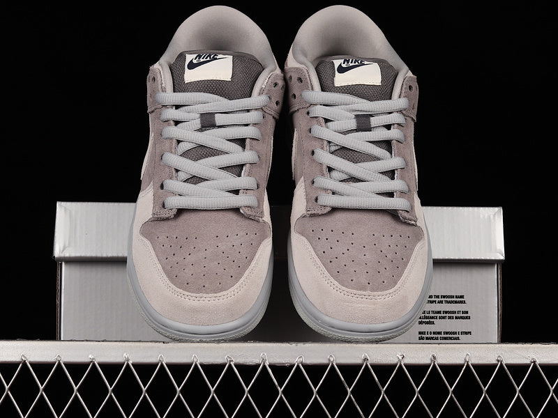 NikeMens SB Dunk Low - London
