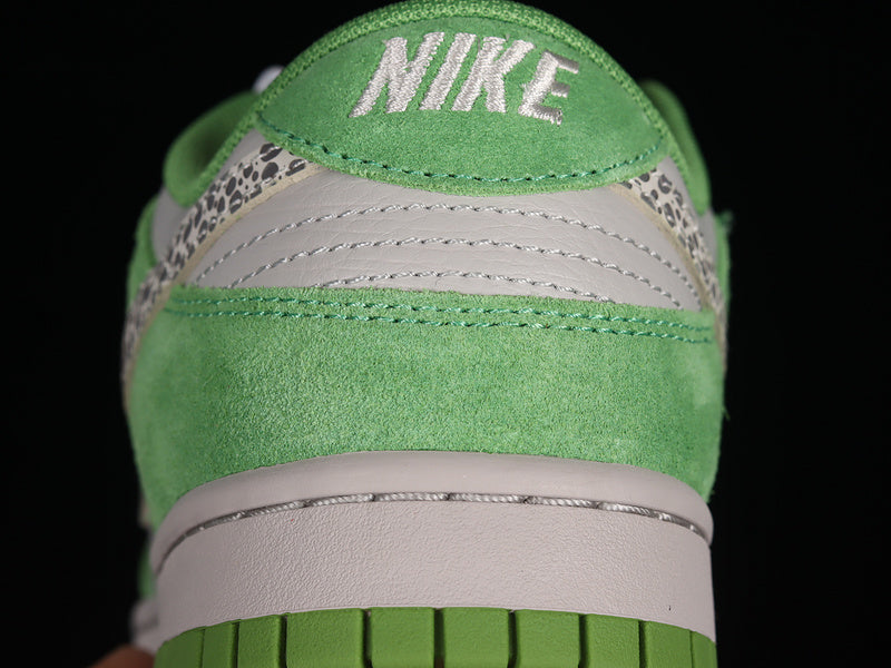 NikeSB Dunk Low Safari Swoosh - Chlorophyll