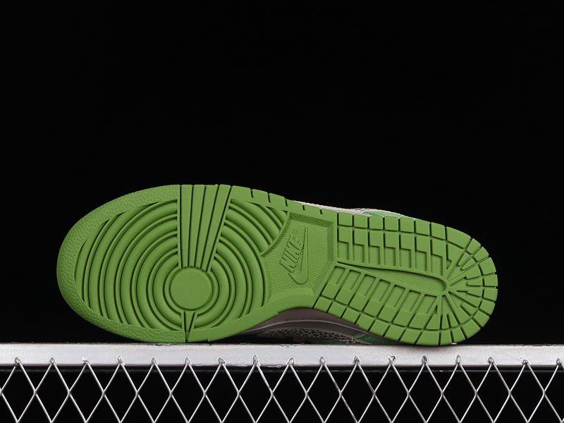 NikeSB Dunk Low Safari Swoosh - Chlorophyll