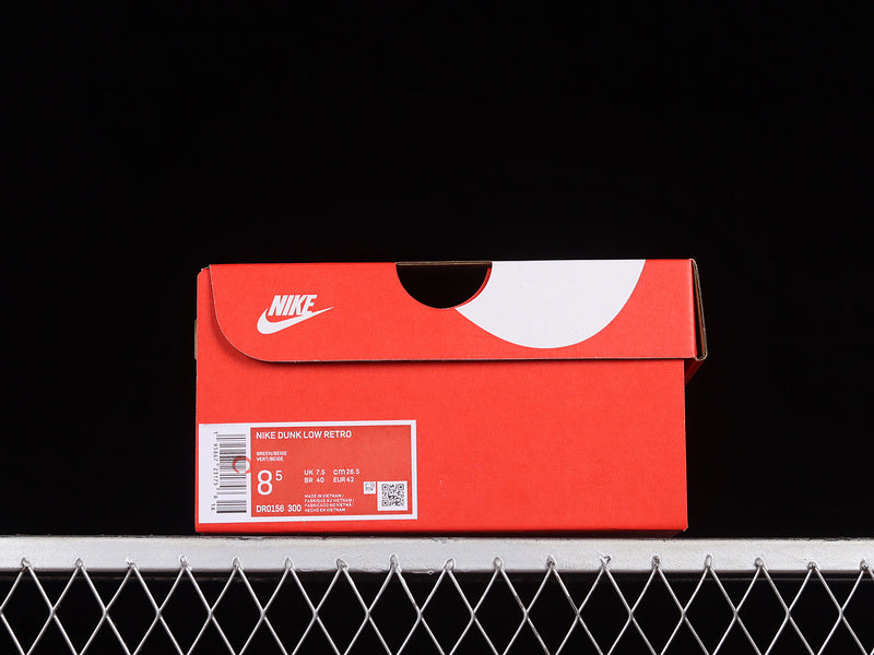 NikeSB Dunk Low Safari Swoosh - Chlorophyll