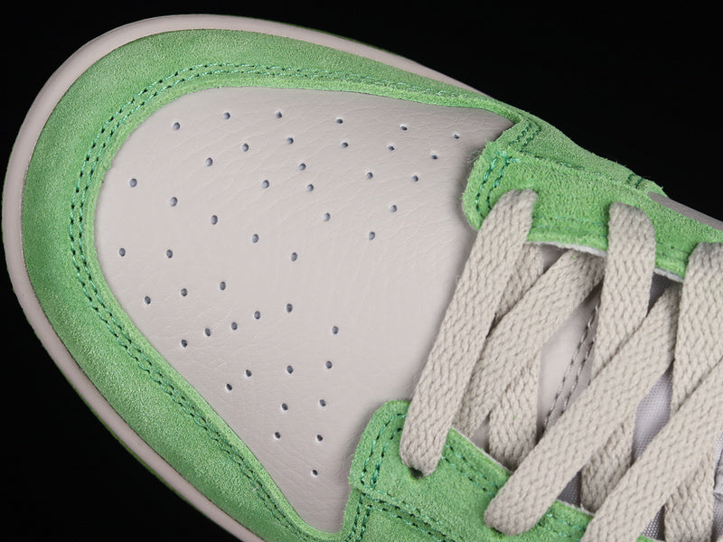 NikeSB Dunk Low Safari Swoosh - Chlorophyll