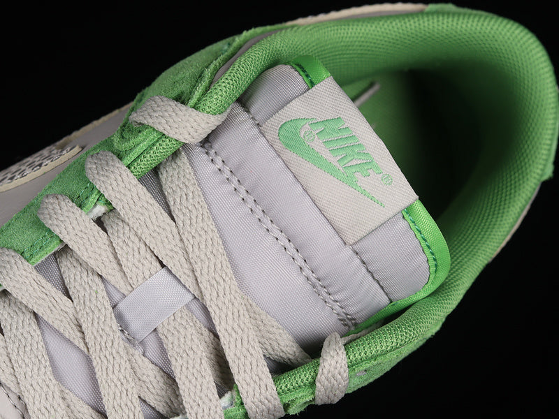 NikeSB Dunk Low Safari Swoosh - Chlorophyll