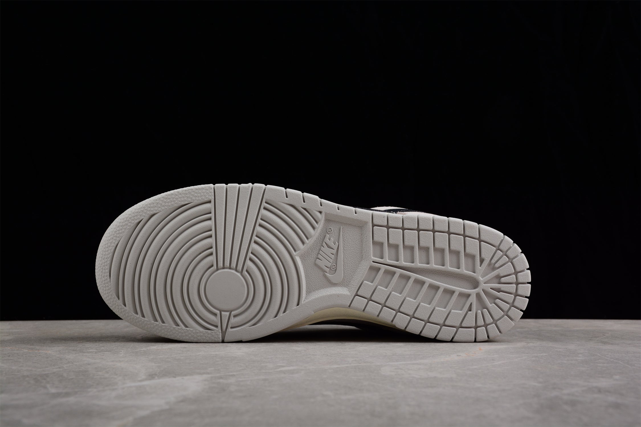 NikeUnisex Dunk Low - Certified Fresh