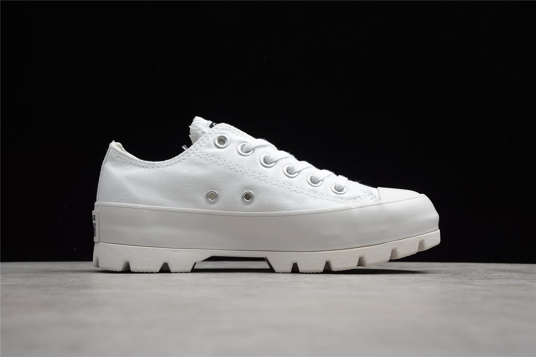 WMNS Converse Chuck Taylor All Star Lugged OX - White